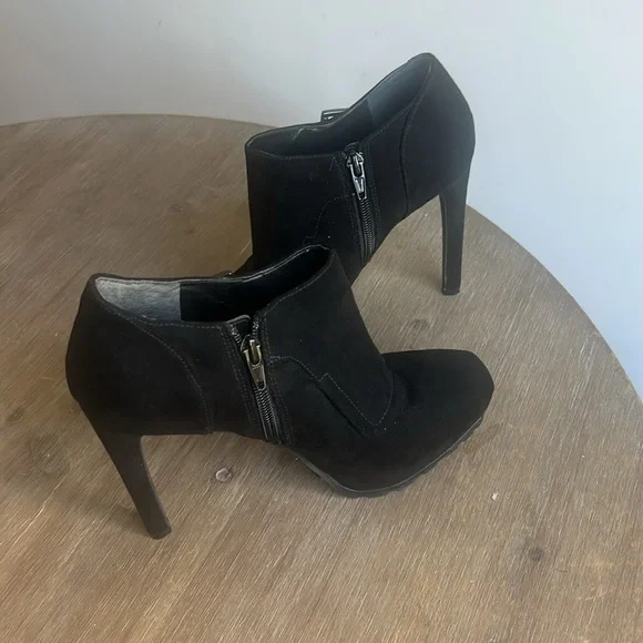 GUESS Black Suede Shootie Ankle Booties Stiletto Heel Size 8.5 - Picture 9 of 14